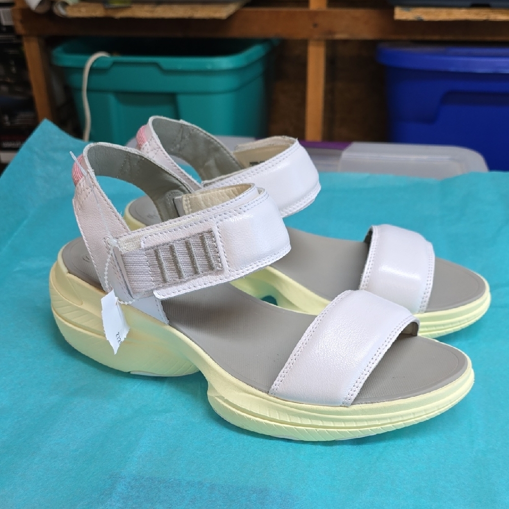SOREL SANDALS